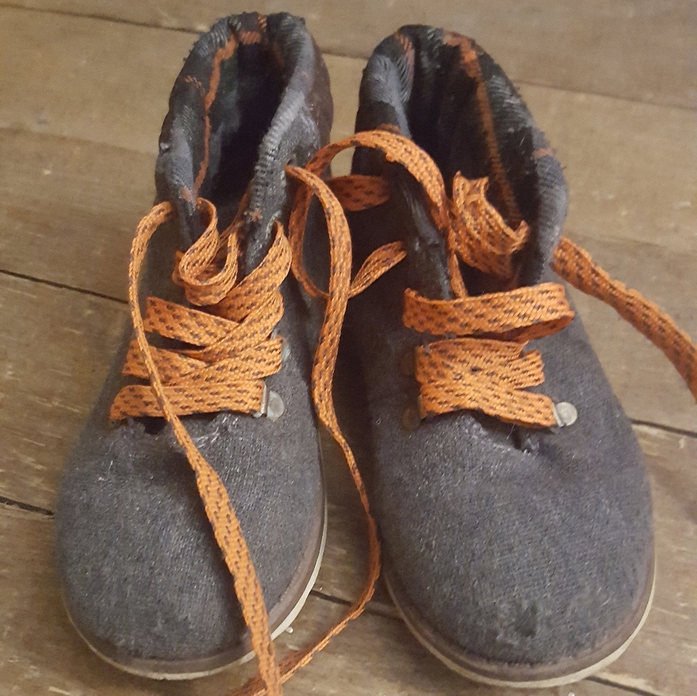Boys Carter's boots (toddler's boy)